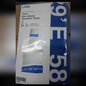 LISEL Twin Blue and White Bedding Set